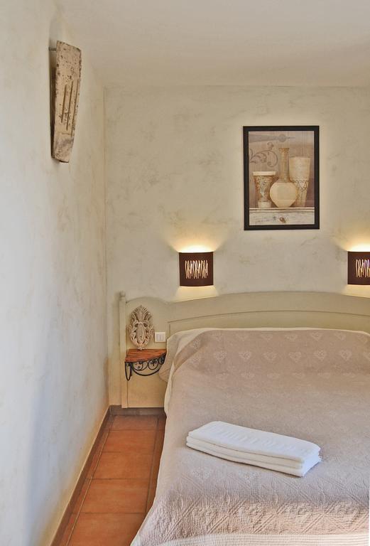 Cypres Du Paradis A Gordes Exteriér fotografie